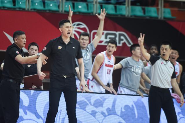 京粤大战又见大逆转！冠军倒下之前，依旧还是冠军