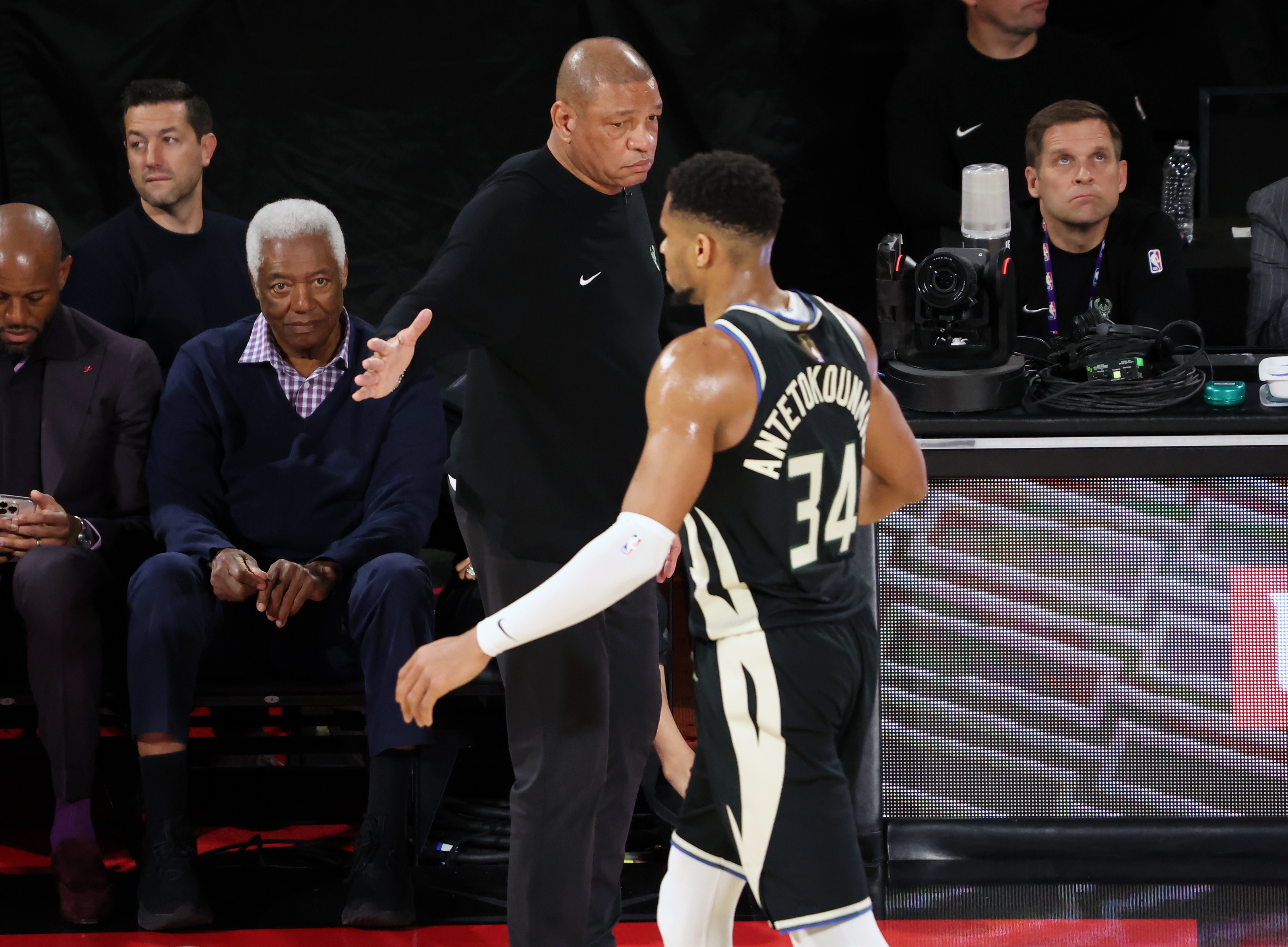 里弗斯：我不想让Shams难堪 但关于字母的交易对话距离达成差得远